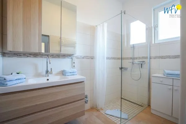 Badezimmer Haus Groote Blüse Ferienwohnung 1