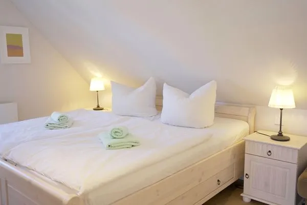 Schlafzimmer mit Doppelbett  Strandperle - Anlage Heiderose