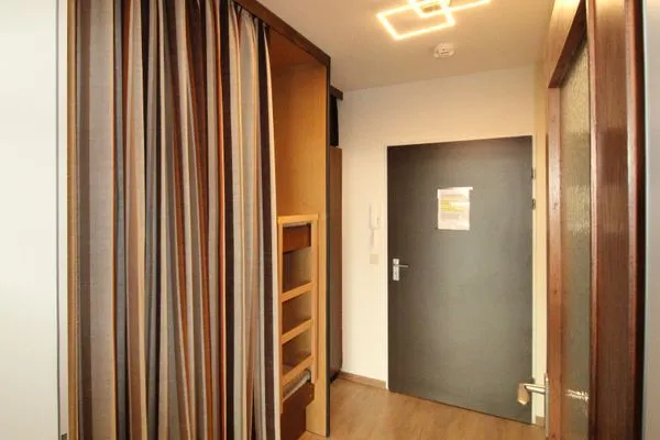 Fassade / Eingang Panorama Whg. 111, 8. OG