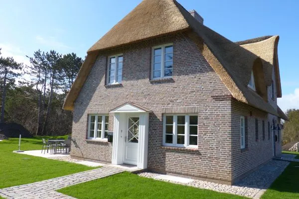 Ferienhaus Heidehüs mit Reetdach in Süddorf auf Amrum Heidehüs Friesenhaushälfte *Seepferdchen*
