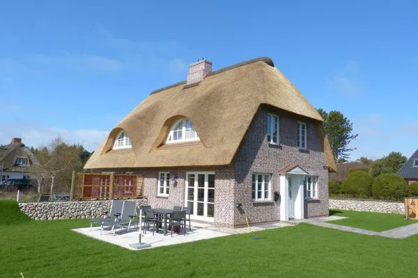Ferienhaus Heidehüs mit Reetdach in Süddorf am Amrum Heidehüs Friesenhaushälfte *Seepferdchen*