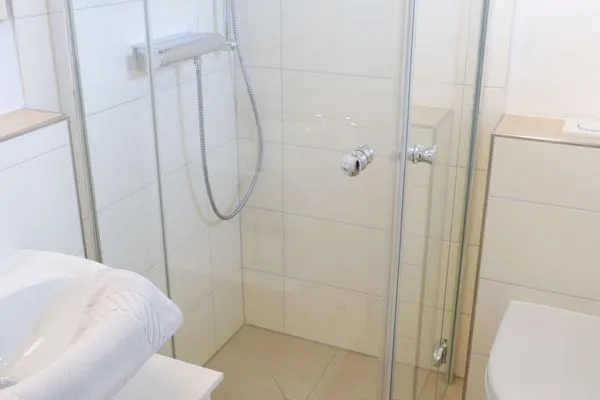 Dusche in der Ferienwohnung Seepferdchen in Süddorf auf Amrum Heidehüs Friesenhaushälfte *Seepferdchen*
