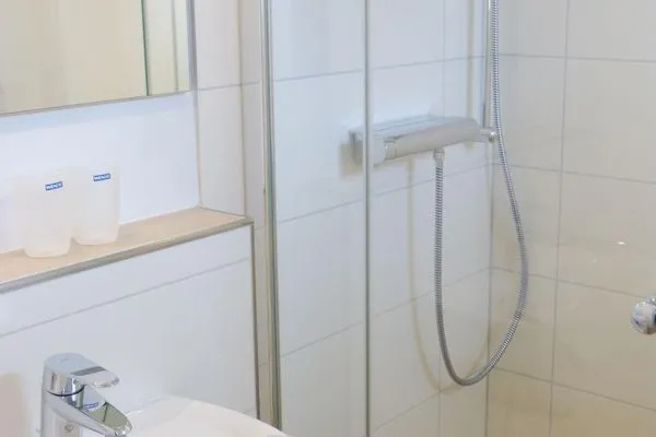 Dusche in der Ferienwohnung Seepferdchen in Süddorf auf Amrum Heidehüs Friesenhaushälfte *Seepferdchen*