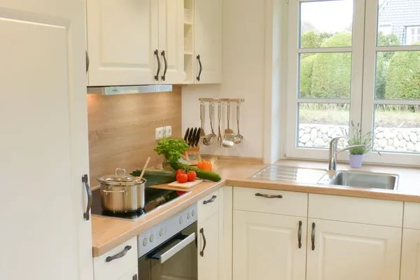 Küche in der Ferienwohnung Seepferdchen in Süddorf auf Amrum Heidehüs Friesenhaushälfte *Seepferdchen*