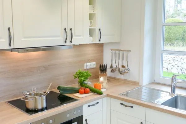 Herd in der Küche der Ferienwohnung Seepferdchen in Süddorf auf Amrum Heidehüs Friesenhaushälfte *Seepferdchen*