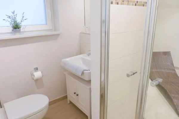 WC im Saunabereich der Ferienwohnung Seepferdchen in Süddorf auf Amrum Heidehüs Friesenhaushälfte *Seepferdchen*