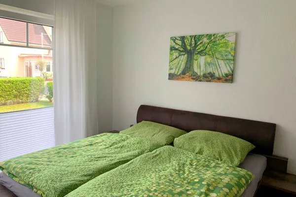 Schlafzimmer mit Doppelbett Parkresidenz am Hafen Wohnung HF 11 - "MeerZeit"