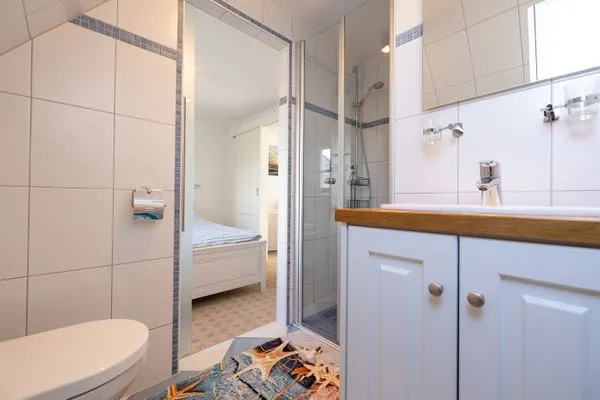 Badezimmer Haus Waltraud Ferienwohnung „Spelkasje"