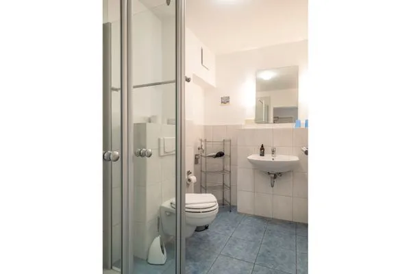 Badezimmer mit Dusche  Villa Carpe Diem - Wohnung 2