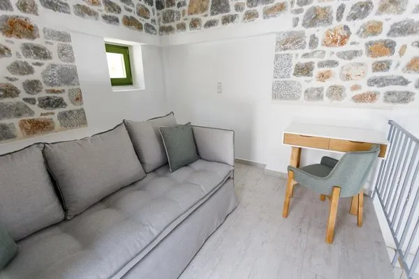 Schlafempore über dem Wohnzimmer  Ermis-Apea Villas