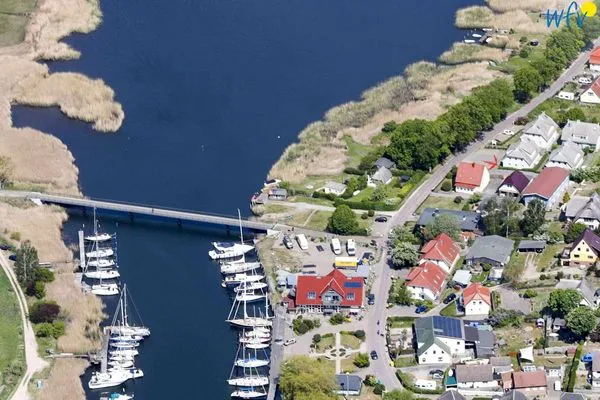 Die Lage der Ferienwohnung, siehe roter Pfeil. Ferienappartements Am Neuensiener See Ferienwohnung 7