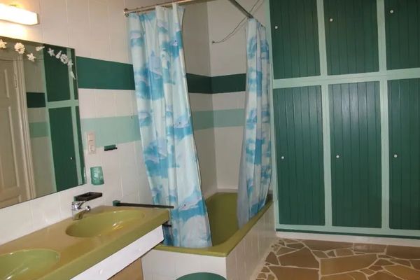  Ferienhaus " Alte Grundschule Berdum" Berdum - Badezimmer