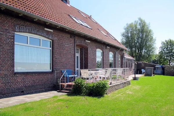  Ferienhaus " Alte Grundschule Berdum" Berdum - Gartenblick