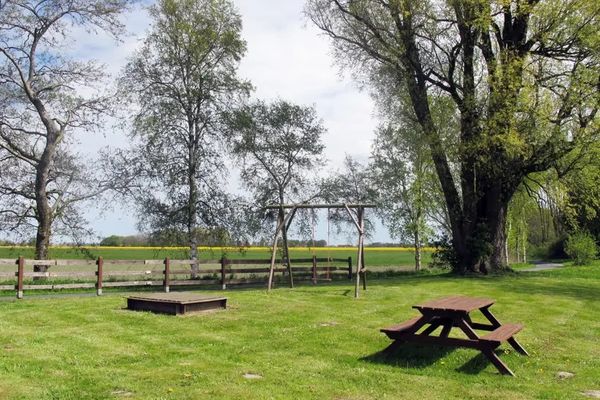  Ferienhaus " Alte Grundschule Berdum" Berdum - Gartenblick