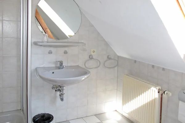  Ferienhaus " Alte Grundschule Berdum" Berdum - Badezimmer