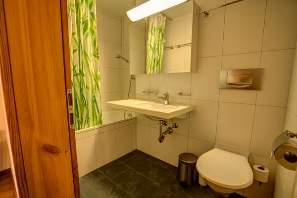 Chesa Munteratsch 2-Zimmerwohnung 301 Typ E Silvaplana - -img.tag.bathroom-
