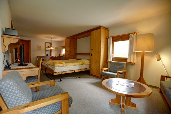 Chesa Munteratsch 2-Zimmmerwohnung 205 Typ E Silvaplana - Living room