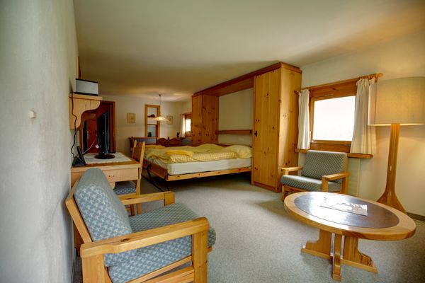 Chesa Munteratsch 2-Zimmmerwohnung 205 Typ E Silvaplana - Living room