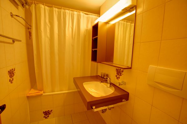 Chesa Munteratsch 2-Zimmmerwohnung 205 Typ E Silvaplana - Bathroom