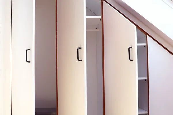 Kleiderschrank  Dachgeschoss Ferienunterkunft ohne Küche in Strandnähe - Ideal für Kurztrips