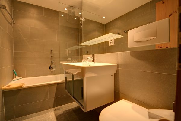Chesa Munteratsch 2-Zimmerwohnung 101 Typ E Silvaplana - Bathroom