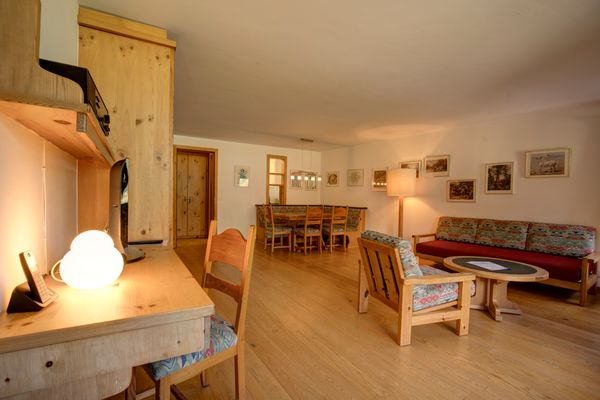 Chesa Munteratsch 2-Zimmerwohnung 101 Typ E Silvaplana - Living room