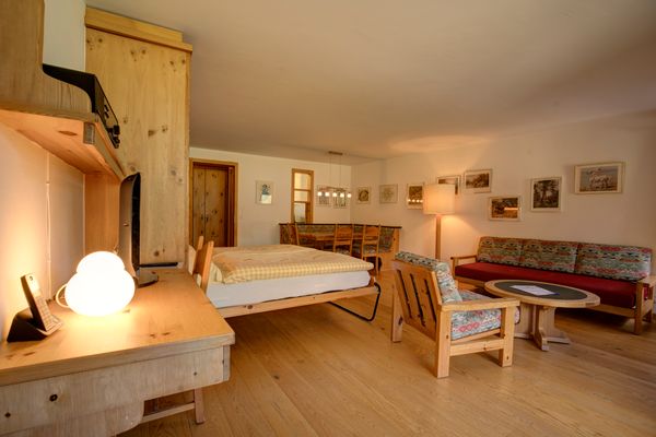 Chesa Munteratsch 2-Zimmerwohnung 101 Typ E Silvaplana - Living room