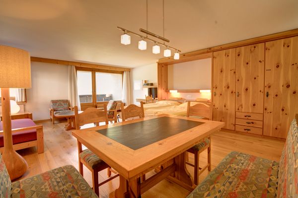 Chesa Munteratsch 2-Zimmerwohnung 101 Typ E Silvaplana - Living room