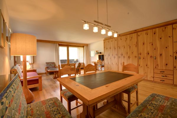 Chesa Munteratsch 2-Zimmerwohnung 101 Typ E Silvaplana - Living room