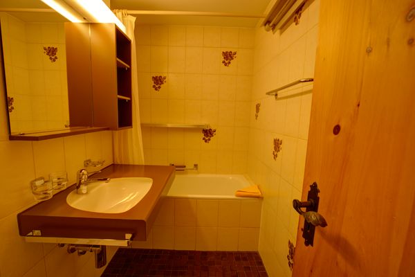 Chesa Munteratsch 1 1/2-Zimmerwohnung 204 Typ D Silvaplana - Bathroom
