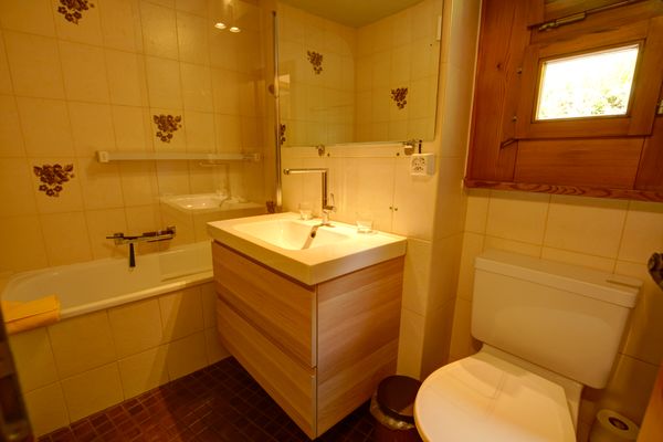 Chesa Munteratsch 2-Zimmerwohnung 410 Typ E Silvaplana - -img.tag.bathroom-