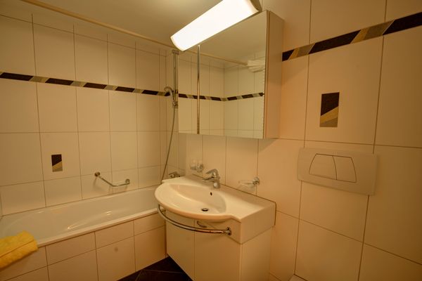 Chesa Munteratsch 1 1/2-Zimmerwohnung 209 Typ D Silvaplana - -img.tag.bathroom-