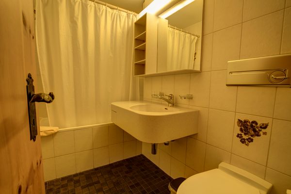 Chesa Munteratsch 2-Zimmerwohnung 201 Typ E Silvaplana - -img.tag.bathroom-