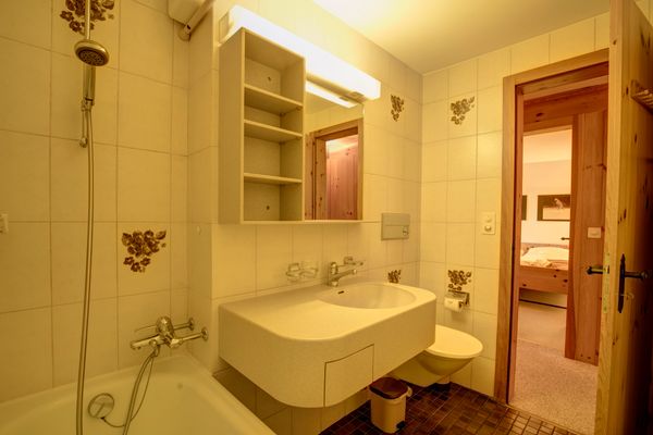 Chesa Munteratsch 2-Zimmerwohnung 201 Typ E Silvaplana - -img.tag.bathroom-