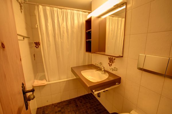 Chesa Munteratsch 1 1/2-Zimmerwohnung 509 Typ D Silvaplana - Bathroom