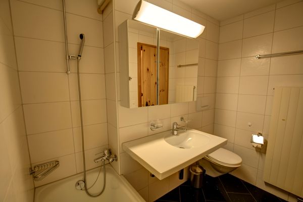 Chesa Munteratsch 1-Zimmerwohnung 107 Typ B Silvaplana - -img.tag.bathroom-