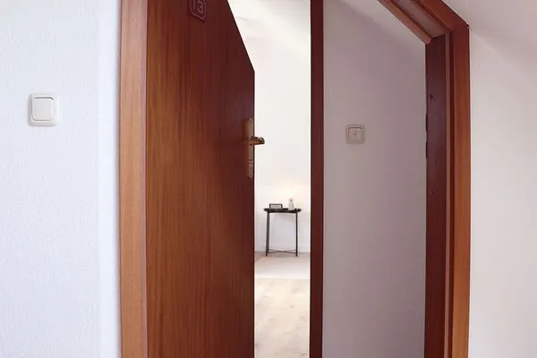 Besondere Eingangstür  Dachgeschoss Ferienunterkunft ohne Küche in Strandnähe - Ideal für Kurztrips