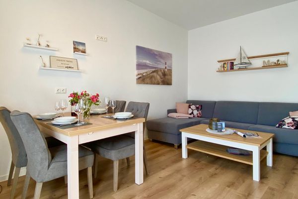 Dünenhaus Ferienwohnung - De Düün Veer Wangerooge - Ess und Sitzbereich von einer anderen Perspektive.