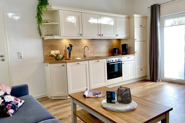 Dünenhaus Ferienwohnung - De Düün Veer Wangerooge - Eine kleine Küche mit allem was das Herrz begehrt.