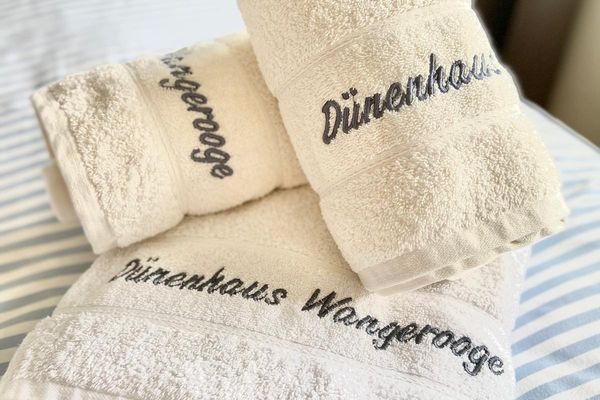 Dünenhaus Ferienwohnung - De Düün Veer Wangerooge - "Hab immer ein Handtuch dabei." Terry Pratchet.