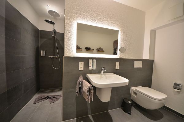  Ferienwohnung Strand Piet Wangerooge - Das Bad. Klares Design, hochwertig gemacht.