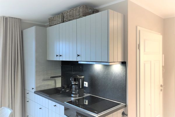 Lindenhof Ferienwohnung Strandmuschel Wangerooge - Klein aber fein. Die Küchenzeile beinhaltet alles was man braucht.