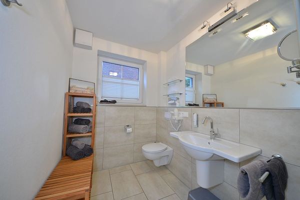 Villa Verdi Ferienwohnung 2 Wangerooge - Das Tageslichtbad. Darf aber auch nachts benutzt werden.