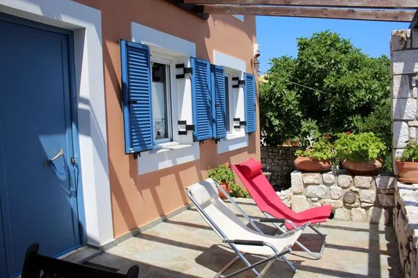 Facade / entrance  Alexia