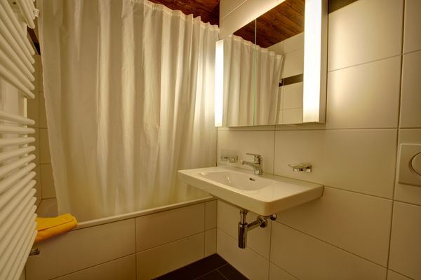 Chesa Munteratsch 2-Zimmerwohnung 302 Typ E Silvaplana - -img.tag.bathroom-