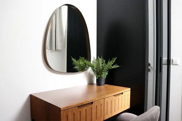 Schminktisch mit Spiegel  Strandnahe Souterrain-Ferienunterkunft - Mit gratis Bettwäsche-Paket