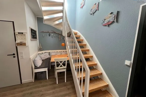 Essbereich und Treppe nach oben Residenz am Rosengarten Ferienwohnung große Atempause