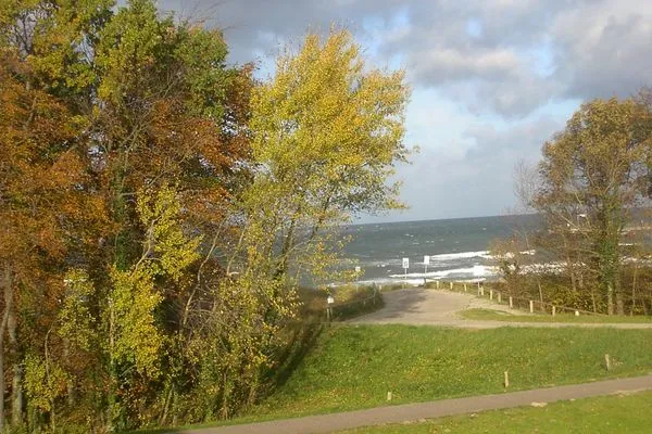 Blick vom Balkon auf den Strandzugang Residenz am Strand Wohnung 2-44