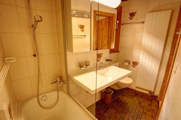 Chesa Munteratsch 2-Zimmerwohnung 610 Typ E Silvaplana - -img.tag.bathroom-