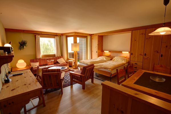 Chesa Munteratsch 2 1/2-Zimmerwohnung 202 Typ G Silvaplana - Wohnzimmer